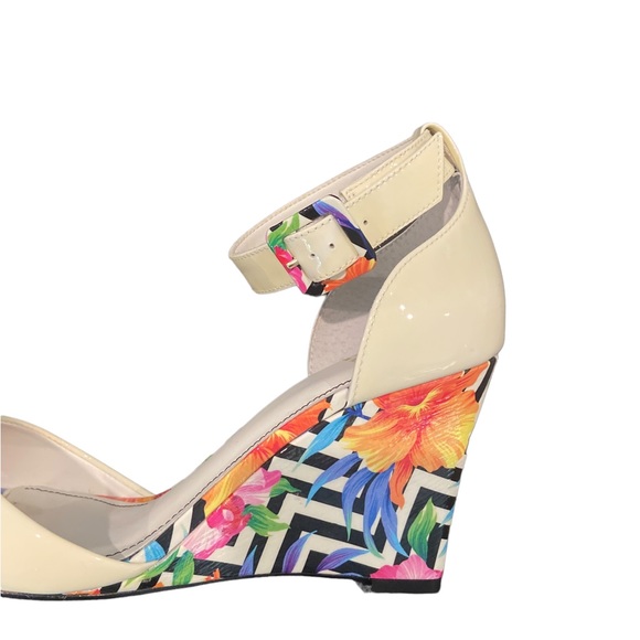 Cream & floral peep toe wedge sandals. Excellent condition. Leather. Brazil - Picture 7 of 9